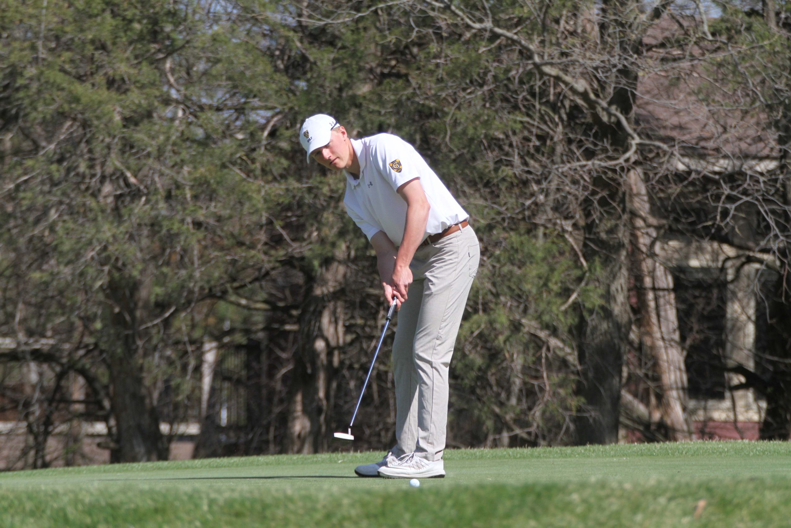 Junior Ben Hauge puts during a match last season. The Gusties wrapped up their fall season this past weekend finishing second in the competition and earning the highest individual score.