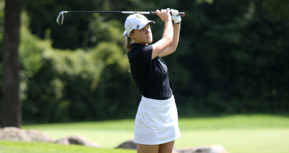 Sophomore Erin Ericson shoots for the green during the St. Ben’s Invitational, the team’s first competitive match of the season. The Gusties tied for fifth out of 11 teams that competed.