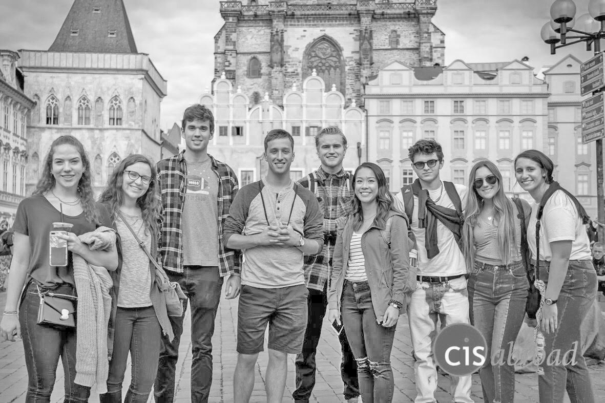 Eidahl (sixth from left) poses with her study-abroad group.