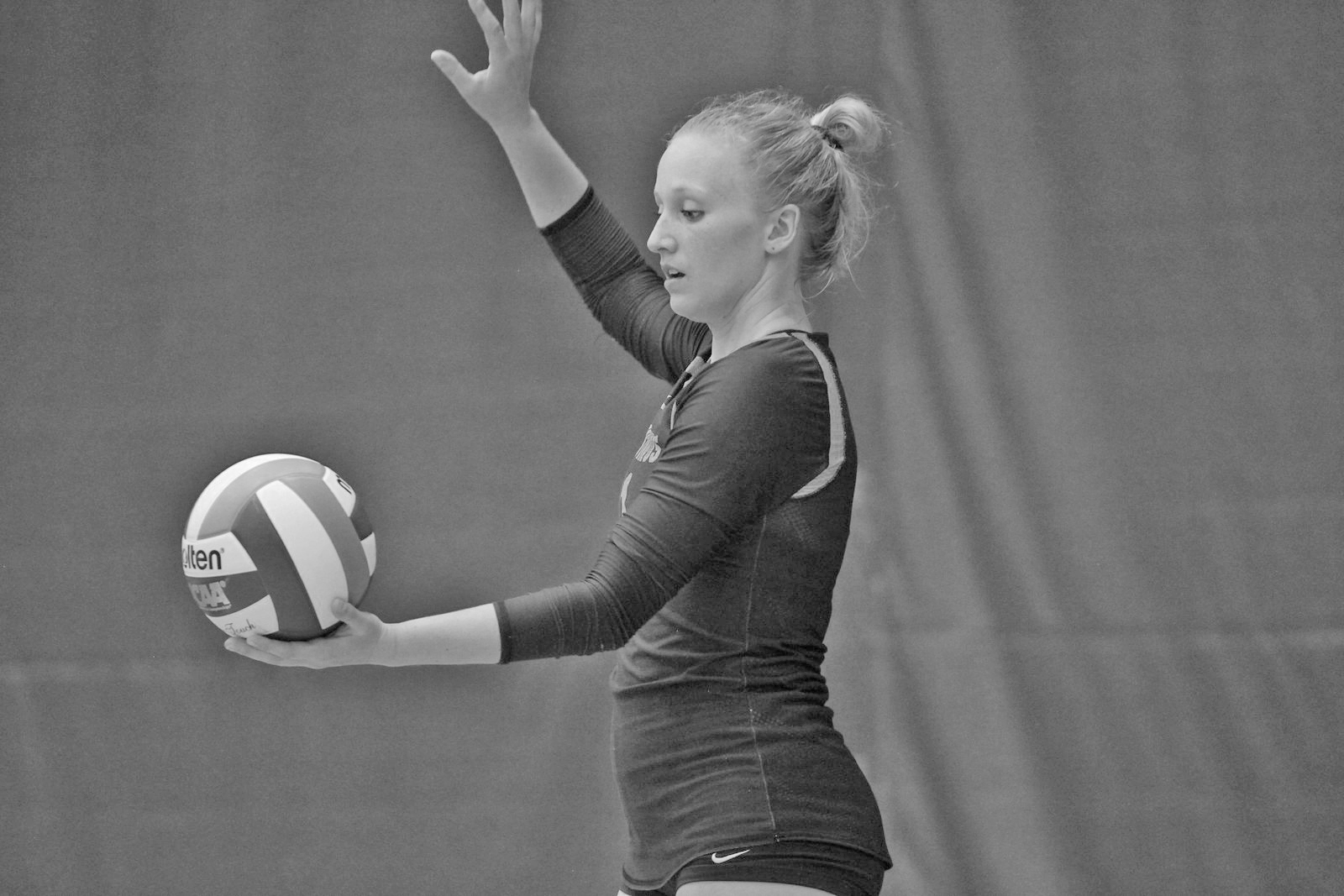 Junior Hailey Embacher prepares to serve for the Gusties. After weekend after weekend of non-conference tournaments, the team enters MIAC play on Friday with a record of 7-6.